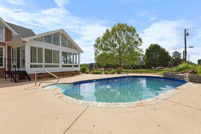 754 Veterans Pkwy, Murfreesboro, TN 37128