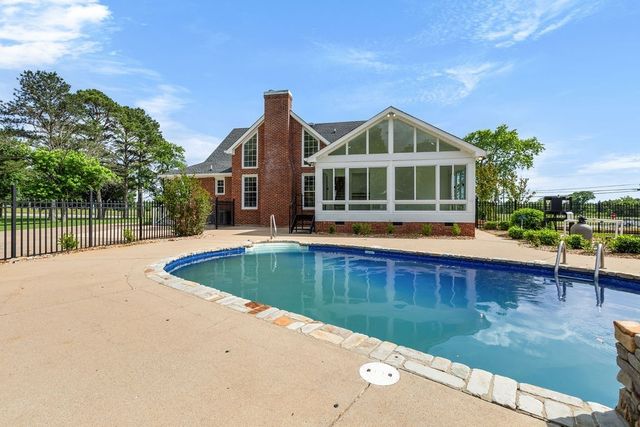 754 Veterans Pkwy, Murfreesboro, TN 37128