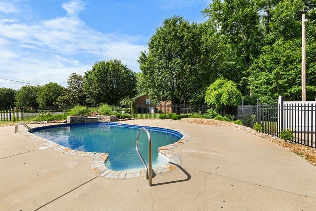 754 Veterans Pkwy, Murfreesboro, TN 37128