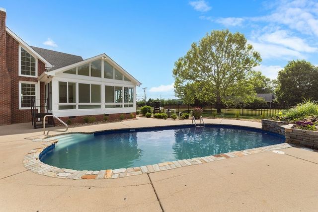 754 Veterans Pkwy, Murfreesboro, TN 37128