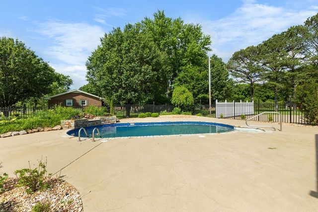 754 Veterans Pkwy, Murfreesboro, TN 37128