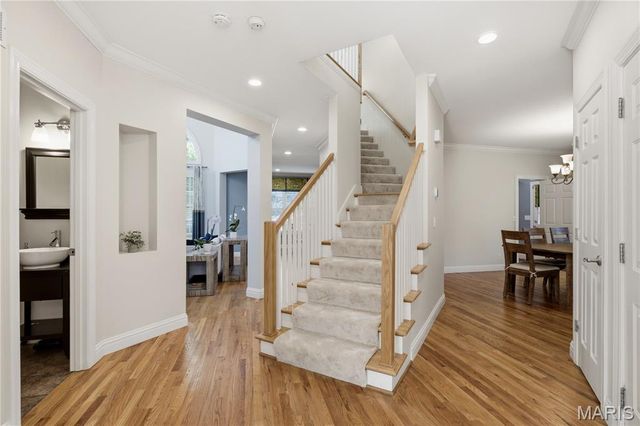 2143 Oak Drive, St Louis, MO 63131