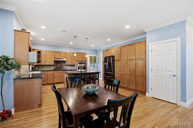 2143 Oak Drive, St Louis, MO 63131