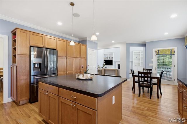 2143 Oak Drive, St Louis, MO 63131