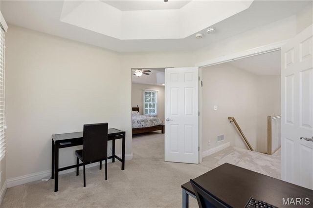 2143 Oak Drive, St Louis, MO 63131