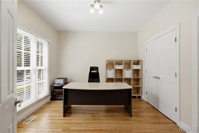 2143 Oak Drive, St Louis, MO 63131