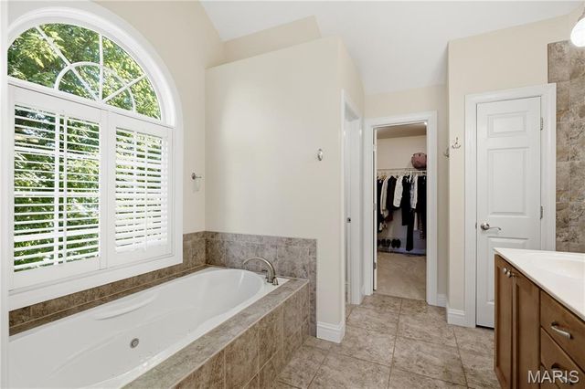 2143 Oak Drive, St Louis, MO 63131
