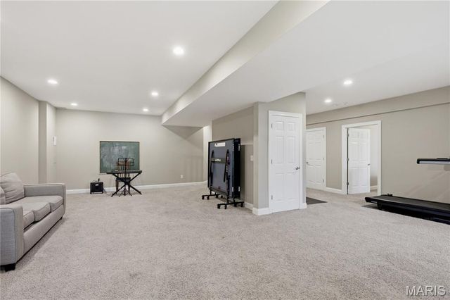 2143 Oak Drive, St Louis, MO 63131