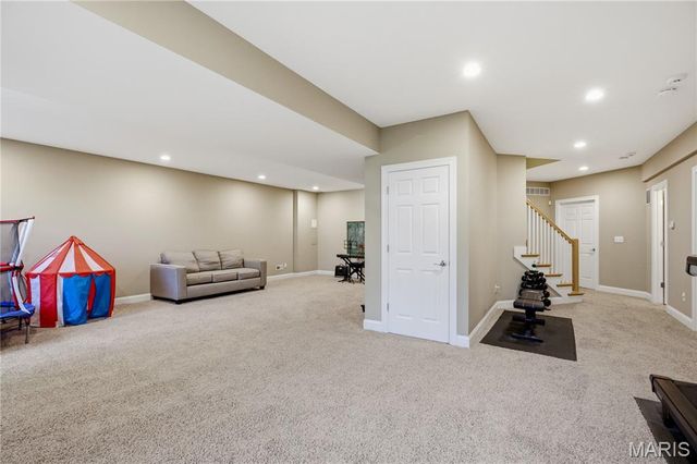 2143 Oak Drive, St Louis, MO 63131