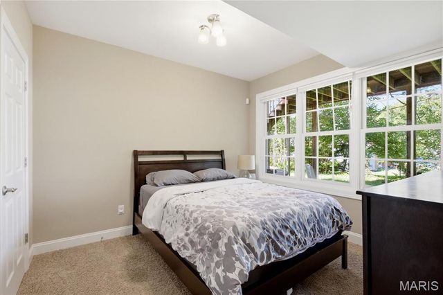 2143 Oak Drive, St Louis, MO 63131