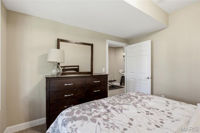 2143 Oak Drive, St Louis, MO 63131