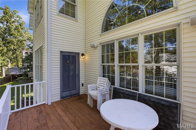 2143 Oak Drive, St Louis, MO 63131