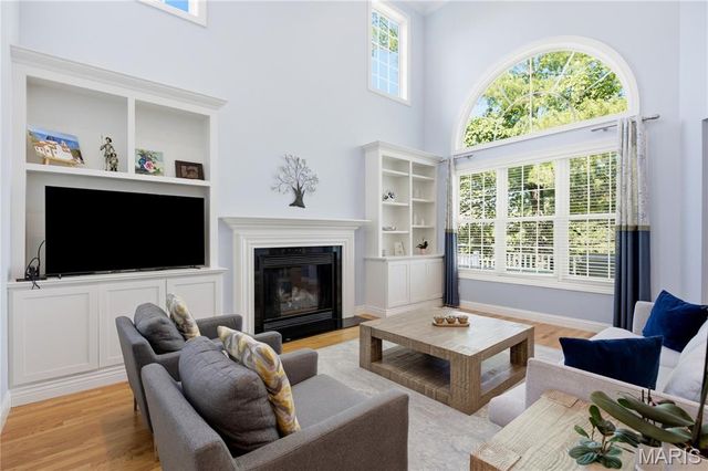 2143 Oak Drive, St Louis, MO 63131