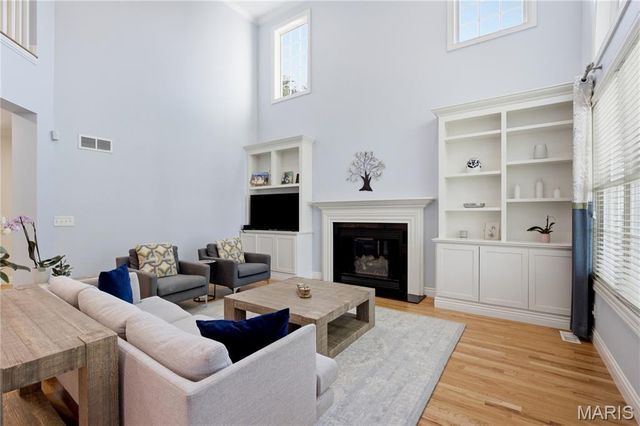 2143 Oak Drive, St Louis, MO 63131