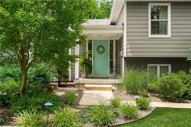 9104 Ensley Lane, Leawood, KS 66206