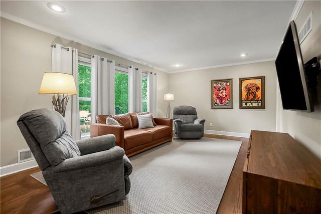 9104 Ensley Lane, Leawood, KS 66206