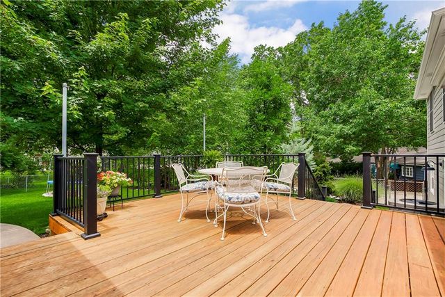9104 Ensley Lane, Leawood, KS 66206