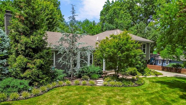9104 Ensley Lane, Leawood, KS 66206