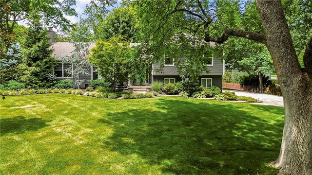 9104 Ensley Lane, Leawood, KS 66206