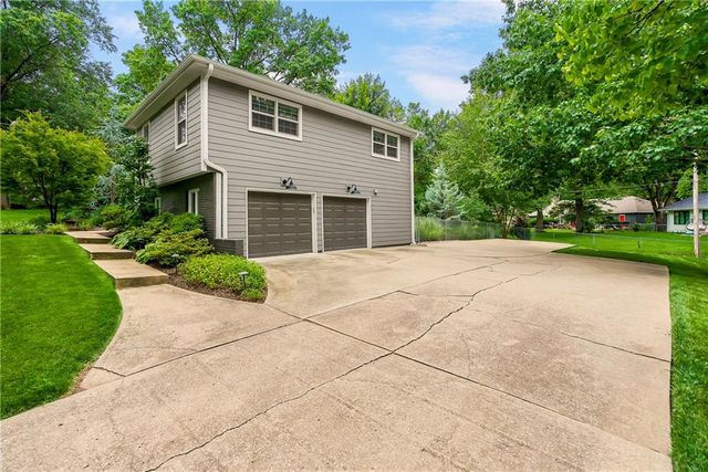 9104 Ensley Lane, Leawood, KS 66206