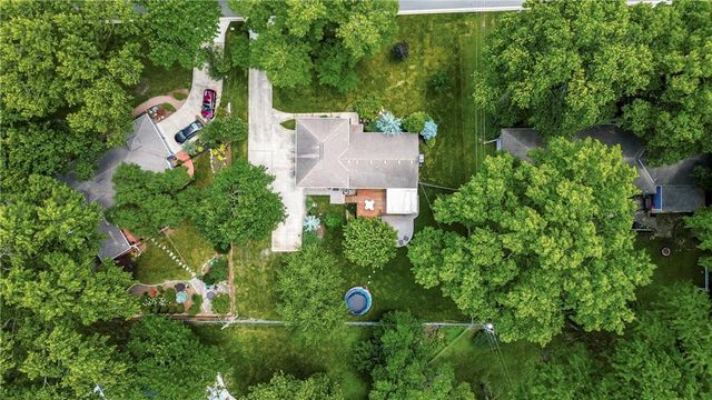 9104 Ensley Lane, Leawood, KS 66206