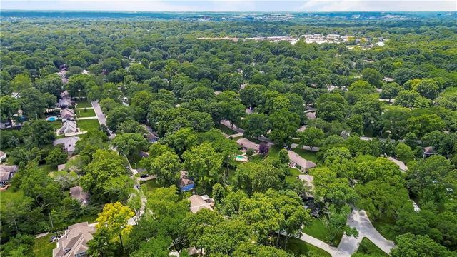 9104 Ensley Lane, Leawood, KS 66206