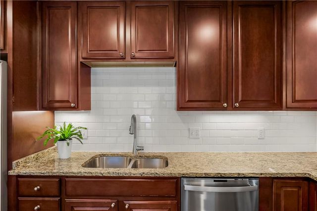 9104 Ensley Lane, Leawood, KS 66206
