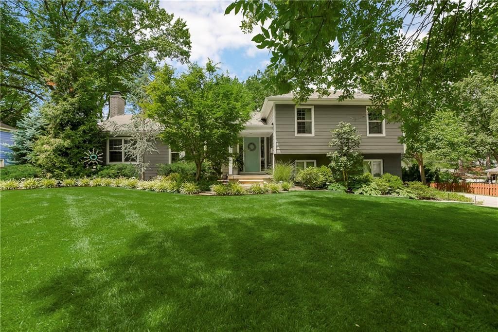 9104 Ensley Lane, Leawood, KS 66206