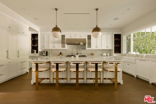 126 S Westgate Avenue, Los Angeles, CA 90049
