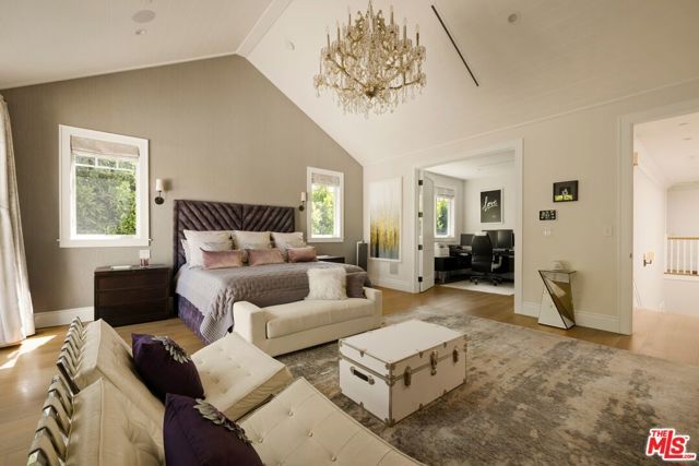 126 S Westgate Avenue, Los Angeles, CA 90049
