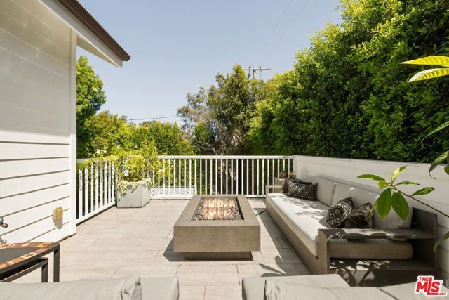126 S Westgate Avenue, Los Angeles, CA 90049