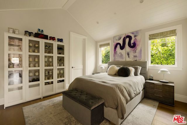 126 S Westgate Avenue, Los Angeles, CA 90049