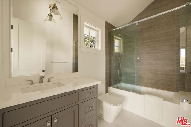 126 S Westgate Avenue, Los Angeles, CA 90049