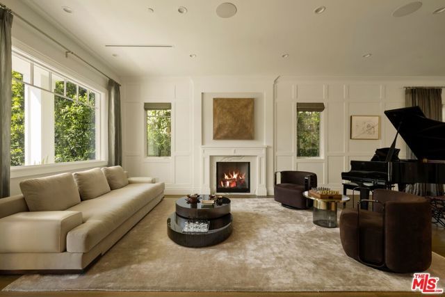 126 S Westgate Avenue, Los Angeles, CA 90049
