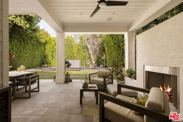 126 S Westgate Avenue, Los Angeles, CA 90049