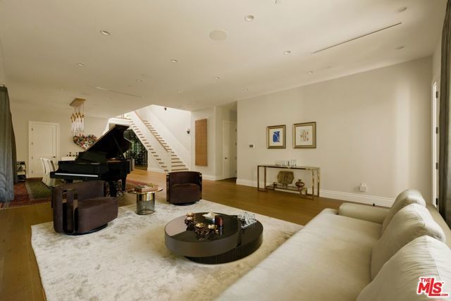126 S Westgate Avenue, Los Angeles, CA 90049