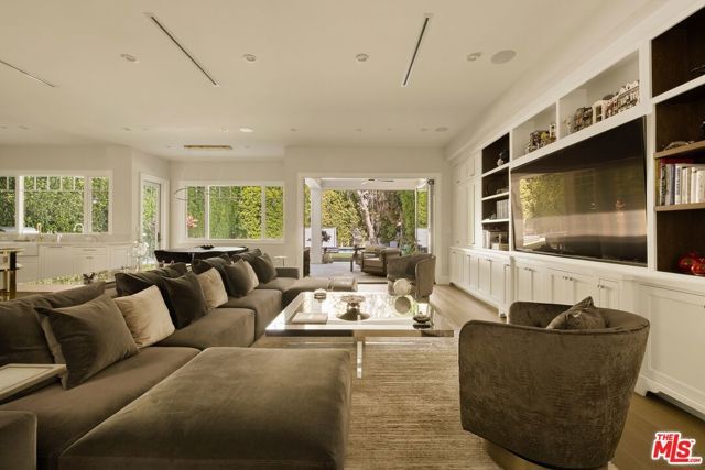 126 S Westgate Avenue, Los Angeles, CA 90049