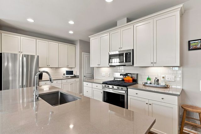 65 Brooksmont Dr 15, Holliston, MA 01746