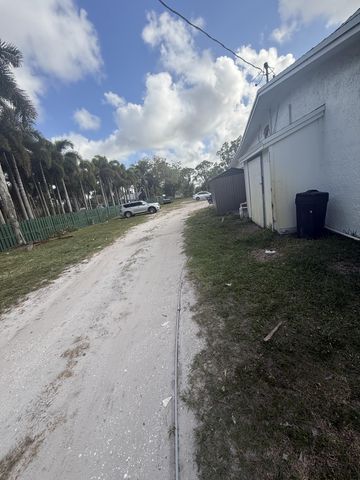 5360 S 73rd Road, Greenacres, FL 33463