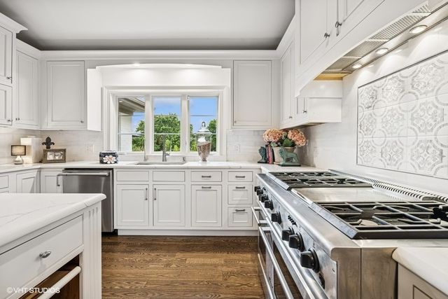 404 Caesar Drive, Barrington Hills, IL 60010