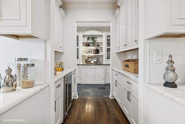 404 Caesar Drive, Barrington Hills, IL 60010