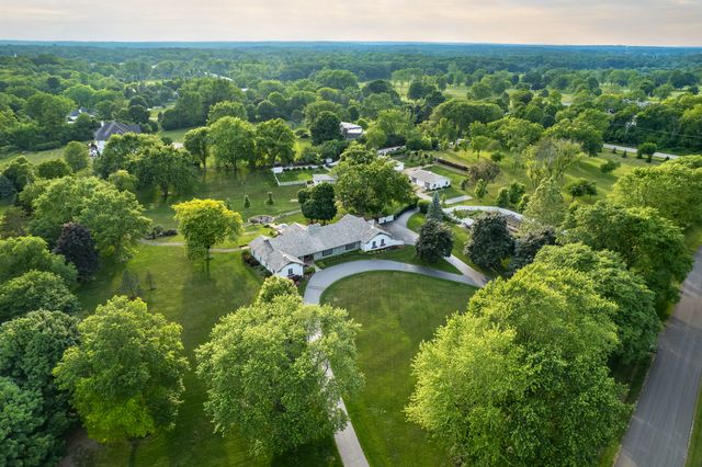 404 Caesar Drive, Barrington Hills, IL 60010