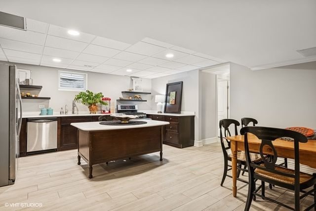 404 Caesar Drive, Barrington Hills, IL 60010