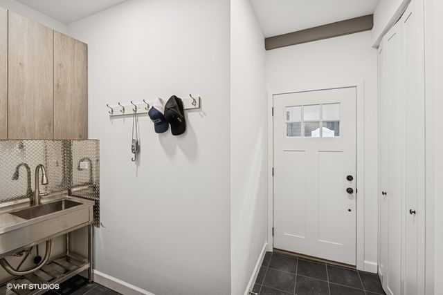 404 Caesar Drive, Barrington Hills, IL 60010