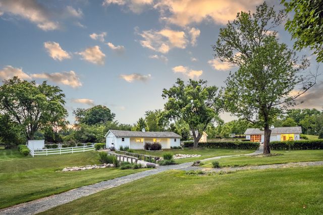 404 Caesar Drive, Barrington Hills, IL 60010