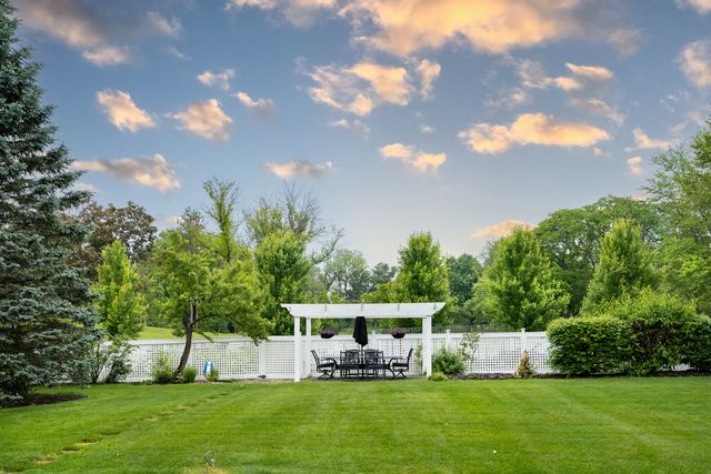 404 Caesar Drive, Barrington Hills, IL 60010