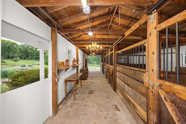 404 Caesar Drive, Barrington Hills, IL 60010