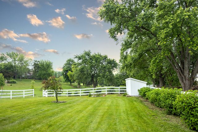 404 Caesar Drive, Barrington Hills, IL 60010