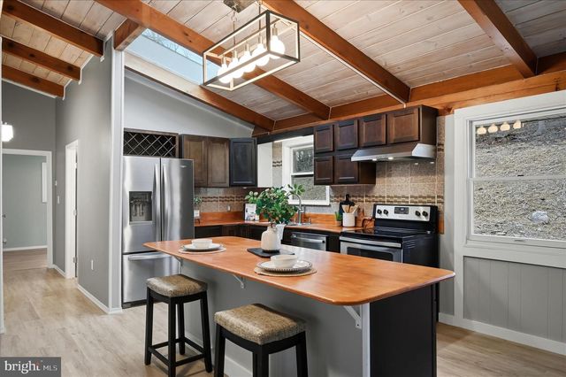 45 WHITE DOGWOOD RD, Harpers Ferry, WV 25425