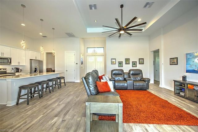 3527 SW 4th LN, Cape Coral, FL 33991